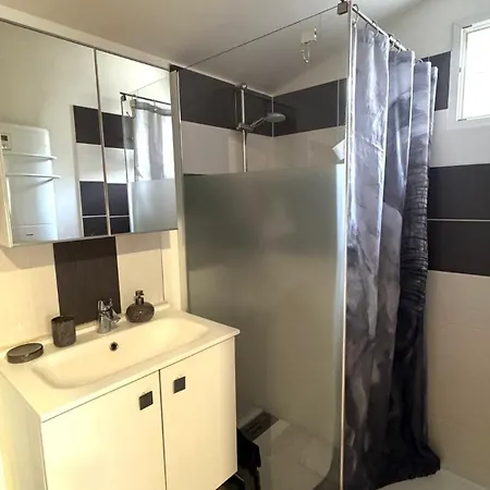 Dom wakacyjny Le Nid De Avignon Air-conditioned With Private Courtyard