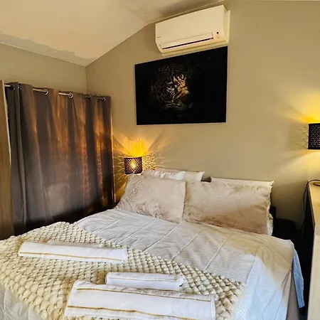 Le Nid De Avignon Air-conditioned With Private Courtyard Les Angles (Gard)